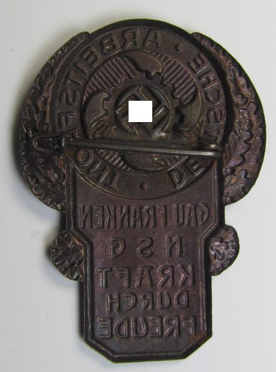 Unusually seen, commemorative TR-period day-badge (ie. 'tinnie') as issued to commemorate a DAF- (ie. KDF-) related gathering depicting the text: 'Gau Franken - NSG - Kraft durch Freude'