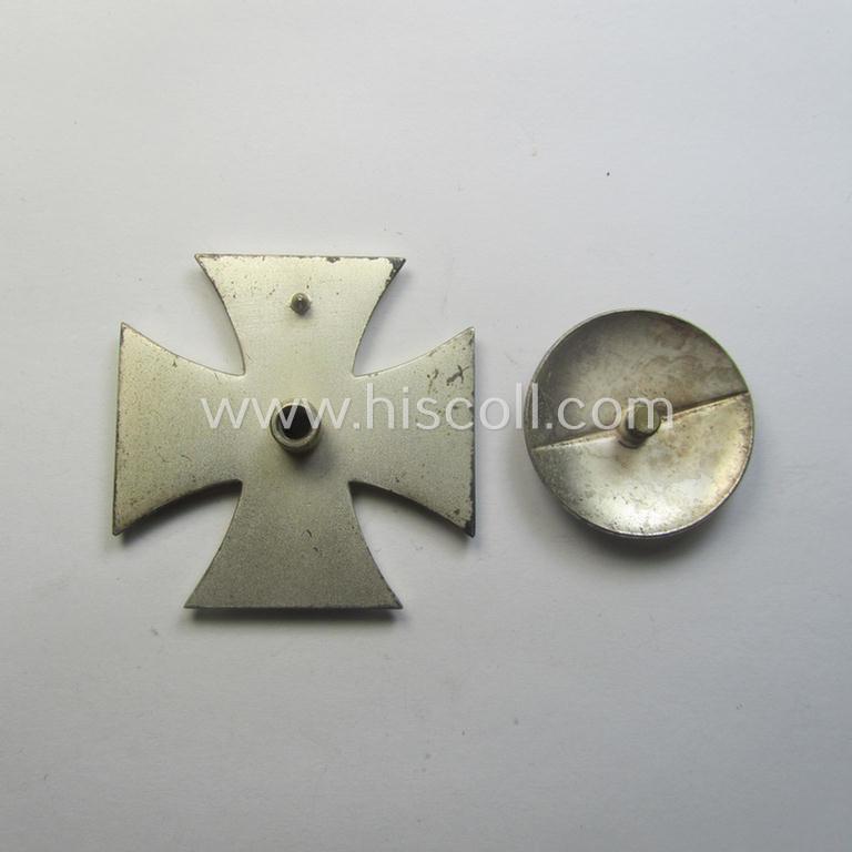 Superb - and minimally used! - 'EK 1. Kl.' (or: Iron Cross 1st class) as executed in the scarcely seen so-called: 'screw-back'-pattern being a typical non-maker-marked example as was (I deem) produced by the 'Hersteller': 'Wächtler u. Lange'