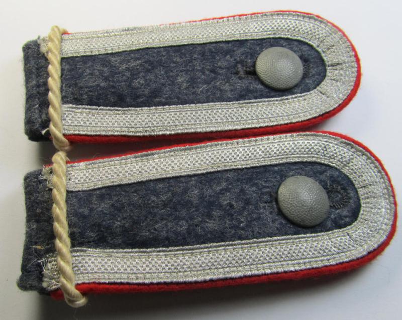 Attractive - and fully matching! - pair of WH (LW), mid-war-period-pattern- (and typically 'tailor-made'!) NCO-type shoulderstraps as was intended for an: 'Unterwachtmeister der Flakartillerie-Truppen'