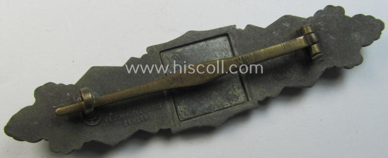 Attractive, 'Nahkampfspange in Bronze' (or: bronze-class close-combat clasp ie. CCC) being a maker- (ie. 'FLL'-) marked, so-called: '3rd pattern'-specimen as was produced by the maker- (ie. 'Hersteller') 'Friedrich Linden'
