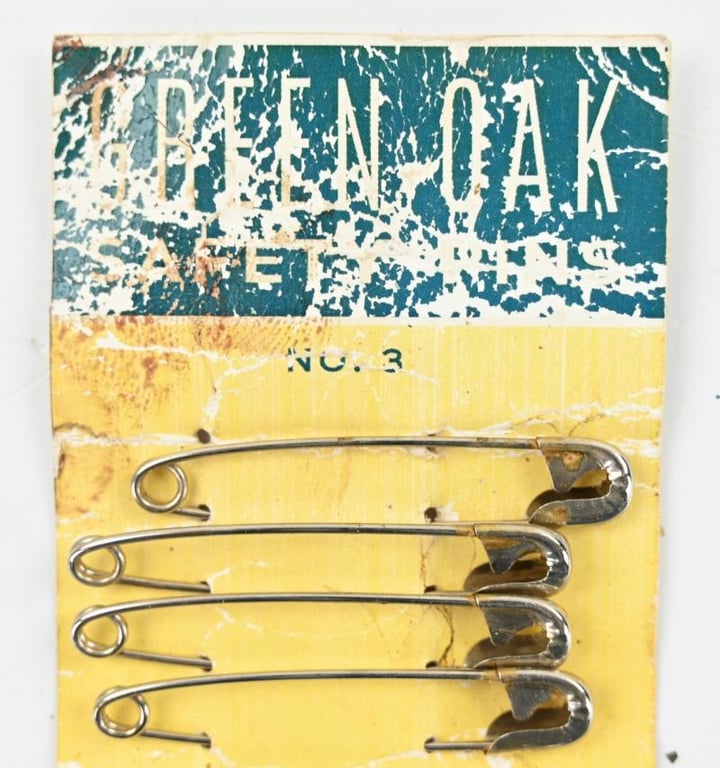 US WW2 Green Oak Safety Pins