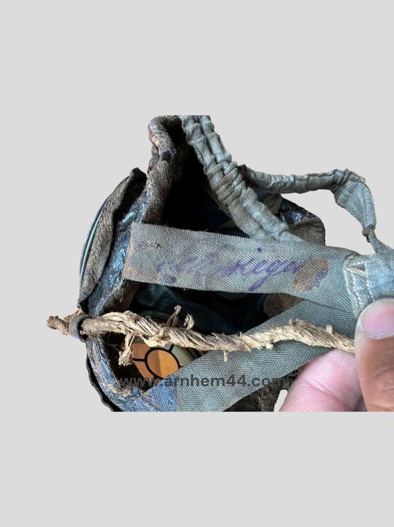 German WWI Gasmasker in Canister