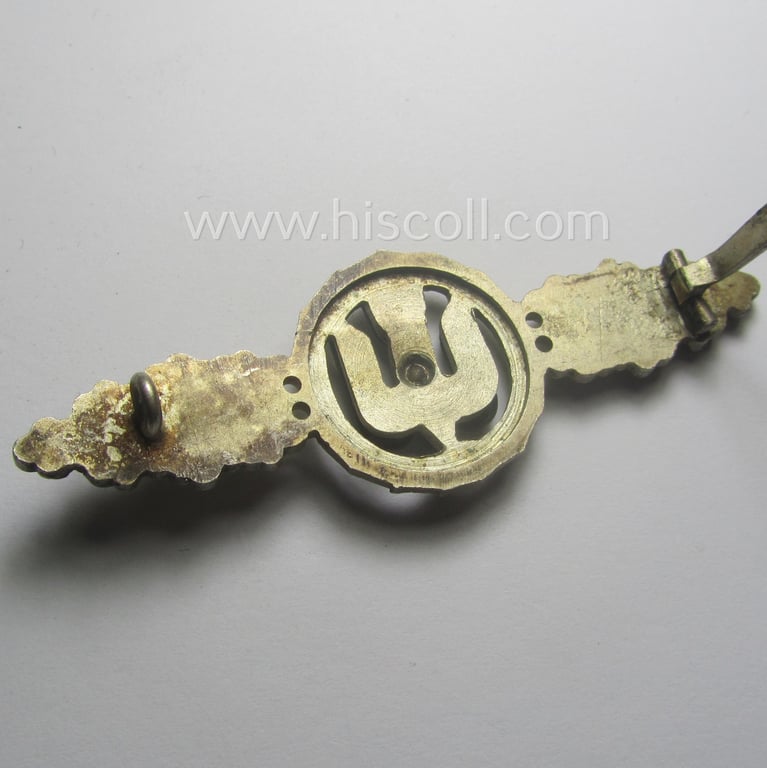 Tombak- (ie. 'Buntmetall'-) based- and/or (typical) non-maker-marked example of a WH (Luftwaffe) 'Frontflugspange für Kampfflieger in Silber' as presumably produced by the: 'C.E. Juncker'-company