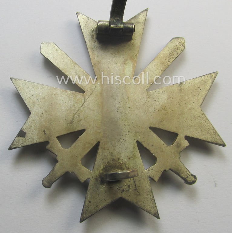 Attractive, medal-set: 'Kriegsverdienstkreuz 1. Klasse mit Schwertern', being a non-maker-marked specimen that came stored in its original etui and dito orange-toned 'Überkarton'