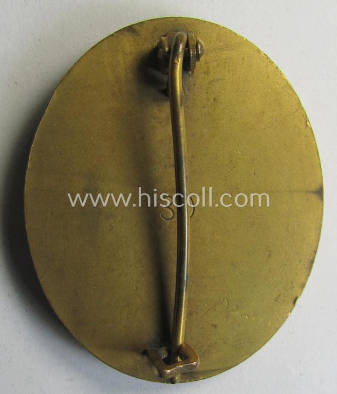 Attractive - luxuriously-styled albeit clearly used- and/or worn! - 'Verwundeten-Abzeichen in Gold' being a typical maker- (ie. '30'-) marked- and/or: 'Buntmetall'-based example as was produced by the Austrian maker: 'Hauptmünzamt Wien'