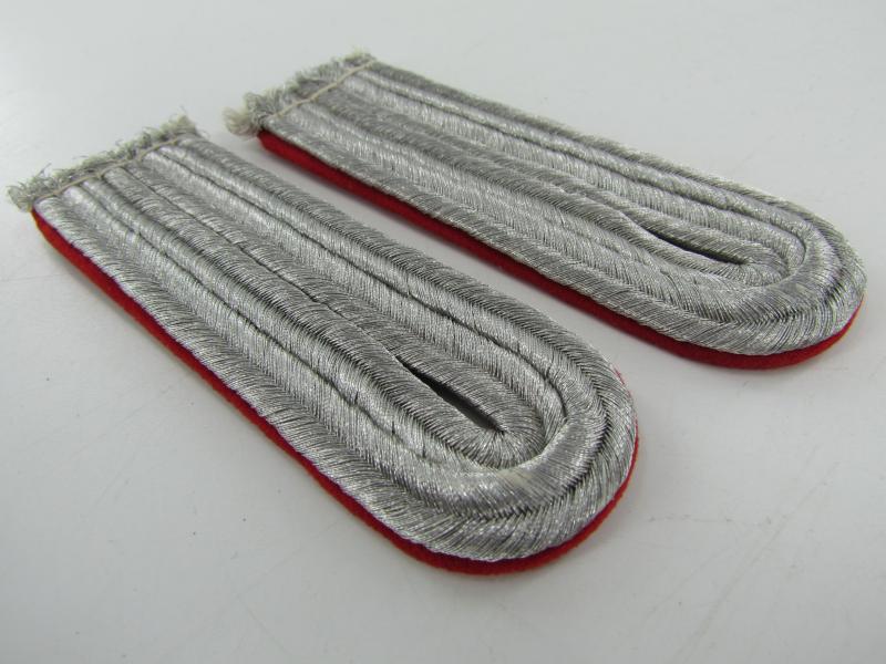 Luftwaffe Artillery leutnant Shoulder Boards