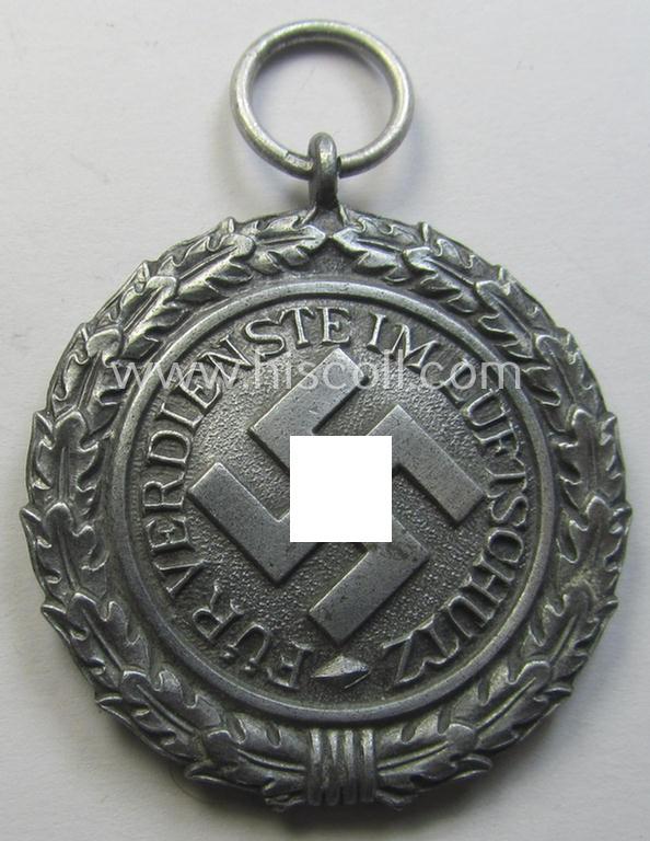 'Luftschutz-Ehrenzeichen 2. Stufe' in its 'Zellstoff'-based pouch by the maker: 'Katz u. Deyhle'