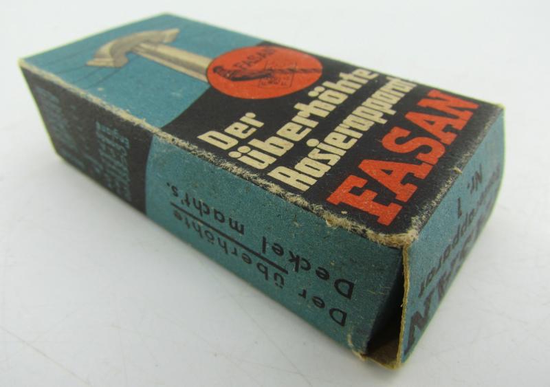 Pressed plastic razor "Pheasant" in original packaging