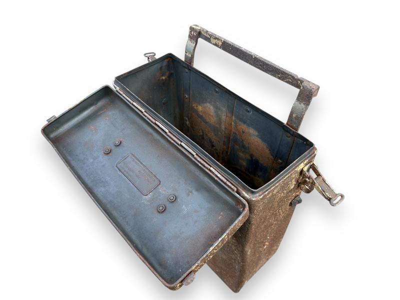 Camouflaged 'Packtasche' SS division marking