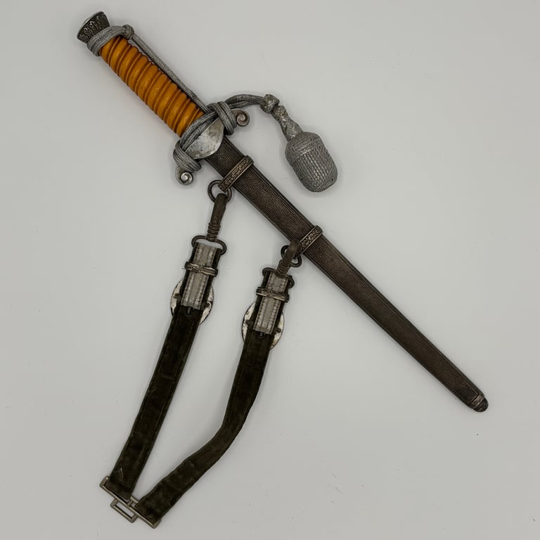 Heeres officer dagger with gehange and portepee