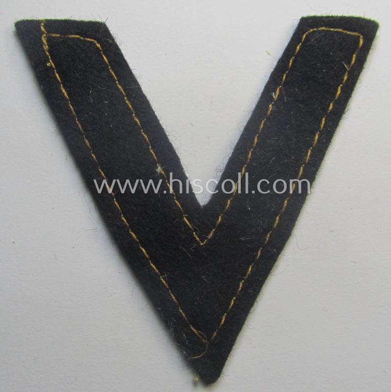 Minimally used, WH (Heeres) so-called: female-related rank-insignia (ie. rank-chevron or: 'Winkel'): 'Nachrichten-Oberhelferin des Heeres'