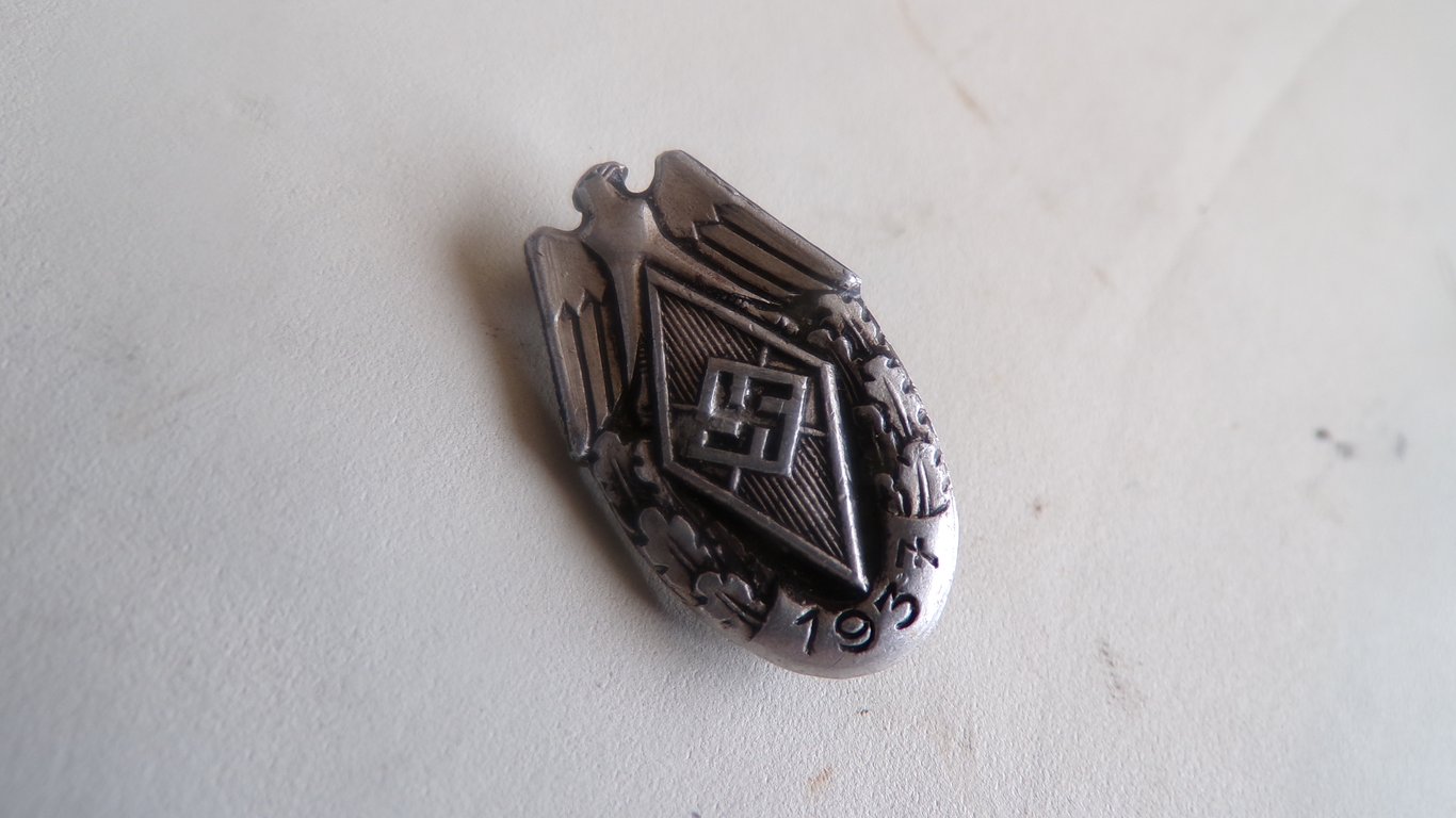 1937 German Hitler Youth 'Siegernadel