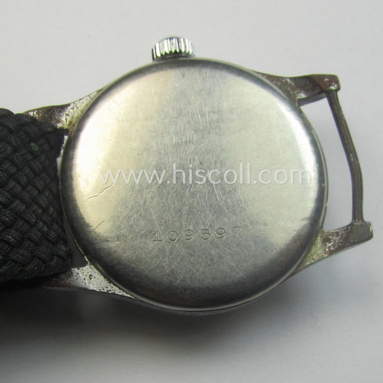 WH (Kriegsmarine) WWII-period wrist-watch (or: 'Dienstuhr') of the make: 'K.M. Siegerin' having a beige-white-coloured dial-plate and neatly engraved number on its back that reads: '109597'
