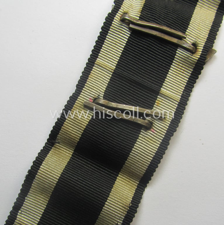 'Wiederholungsspange zum EK II. Klasse' (or: bar to the WWI IC second class) as was produced by the maker (ie. 'Hersteller') named: 'B.H. Mayer's Kunstprägeanstalt' (ie. 'Hersteller 26')