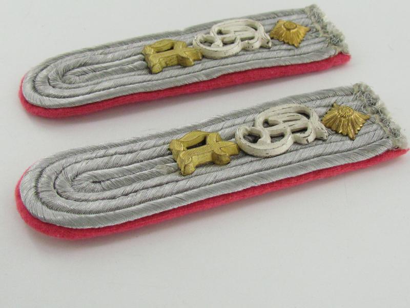 Wehrmacht (Heer) ‘Grossdeutschland’ Panzer Oberleutnant Shoulder Boards