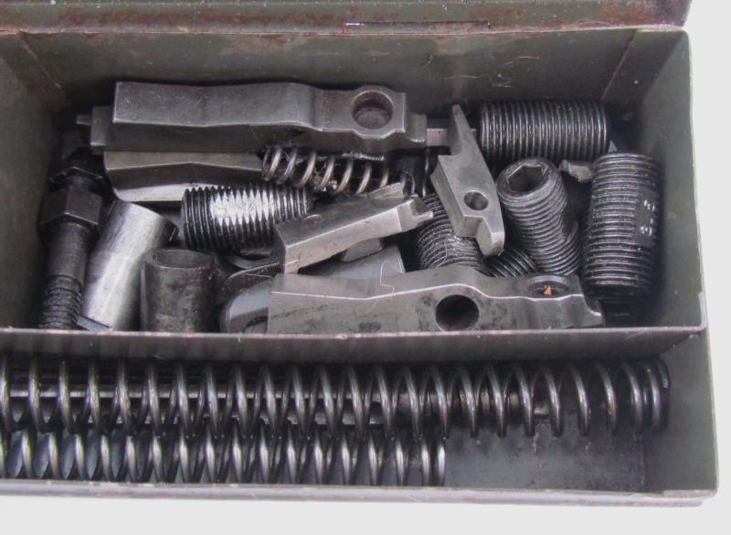 MG 34-42 Replacement Parts Box (Ersatzteilkasten) with Parts