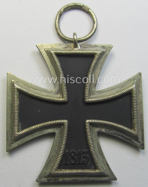 'Eisernes Kreuz 2. Kl.' being a maker- (ie. '44'-) marked example that comes stored in its period 'Zellstoff'-based pouch by the: 'Jakob Bengel'-company