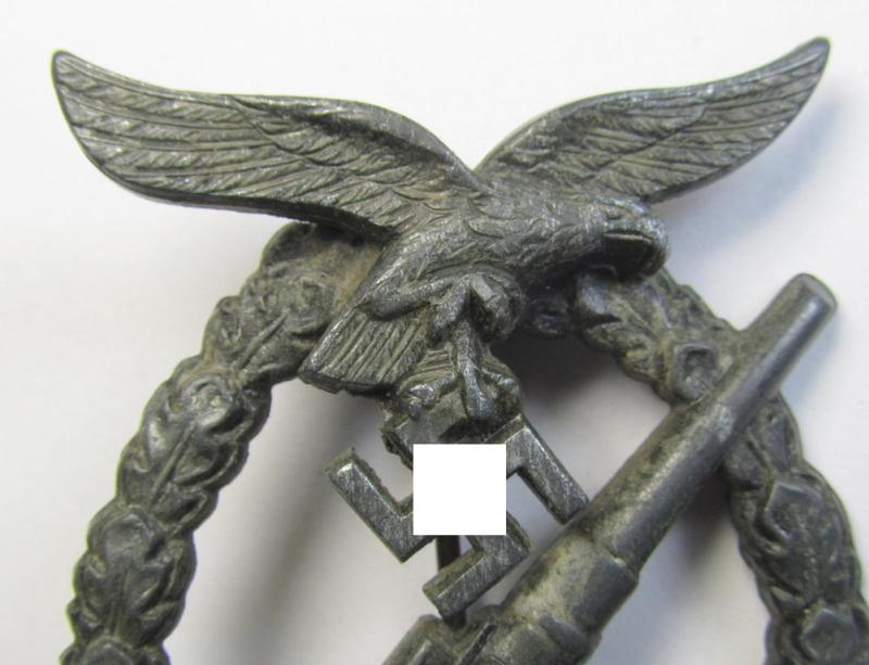 Later-war period- and/or: zinc- (ie. 'Feinzink'-) based- example of a maker- (ie. 'WH'-) marked, WH (Luftwaffe) 'Flakkampfabzeichen' (or: airforce anti-aircraft badge), as was produced by the desirable: 'Wilhelm Hobacher'-company