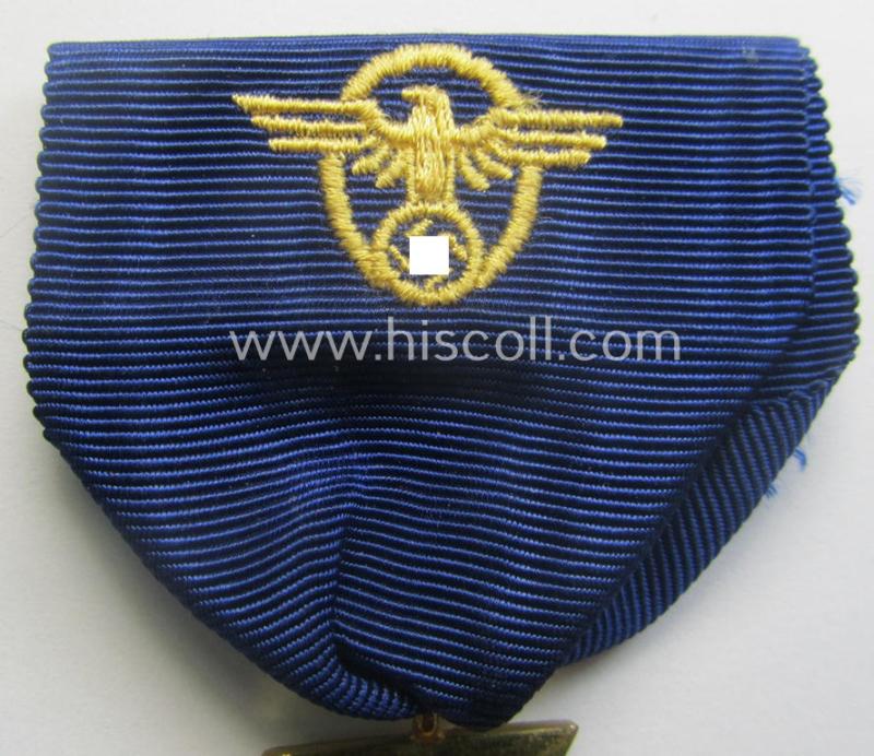 Golden-class 'Pol.-Dienstauszeichnung 1. Stufe' (or: police loyal-service medal first-class) that comes mounted onto its (typically broader-shaped!) ribbon (ie. 'Bandabschnitt')