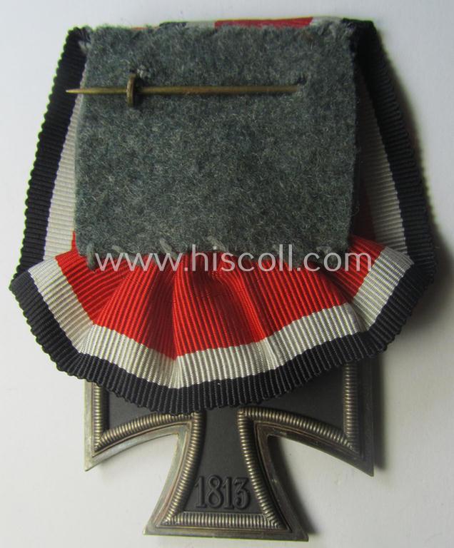 'Einzelspange' (ie. single-pieced medal-bar) showing an Iron Cross 2nd class (or: 'Eisernes Kreuz 2. Klasse') by a (by me) unidentified maker