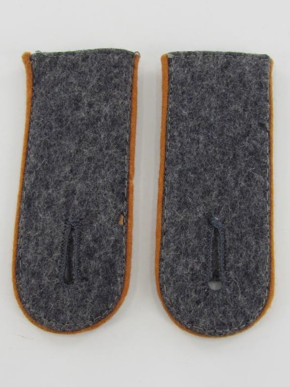 Luftwaffe Nachrichten  (signals) EM Shoulder Boards.