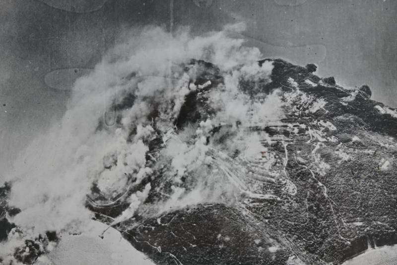 USAAF WW2 Press Photo 'Bombing Manila Bay'