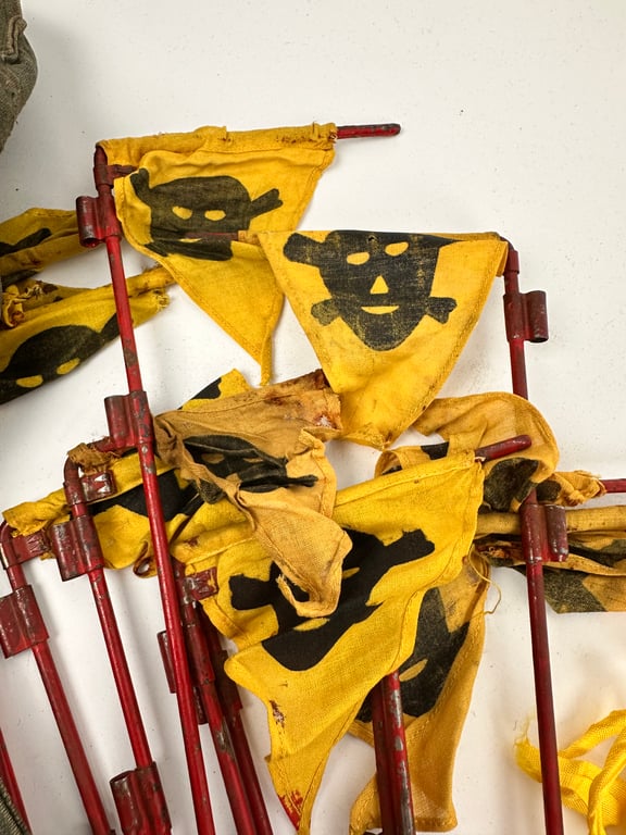 German WH Gas Warning Flag Set with  Carrying Pouch