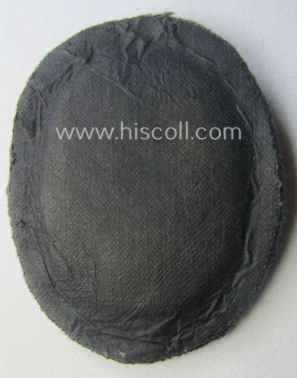 WH (Luftwaffe) 'Fallschirmschützen-Abzeichen in Stoff' (or: cloth-based paratroopers' jump-badge) that is nicely machine-embroidered and being of the so-called: 'padded version'