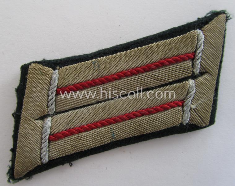 Moderately used - and fully matching! - pair of WH (Heeres) officers'-type collar-tabs, as was piped in the bright-red-coloured branchcolour as was intended for usage by an: 'Offizier der (Sturm)Artillerie-Truppen'