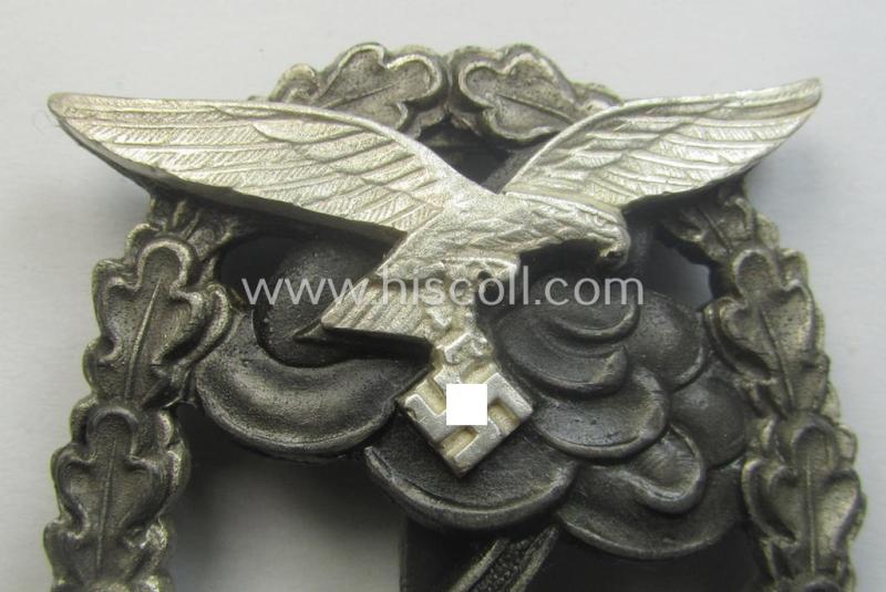 Very nicely preserved - and truly luxuriously-styled! - WH (LW) 'Erdkampfabzeichen' being a: 'Metall u. Kunststoff'- (ie. 'M.K. 5'-) marked example