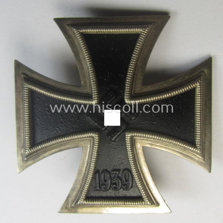 'EK1.Kl.' (or: Iron Cross 1st class) being a neatly maker- (ie. 'L/11'-) marked example as was produced by the (desirable!) 'Hersteller' (ie. maker): 'Wilhelm Deumer'
