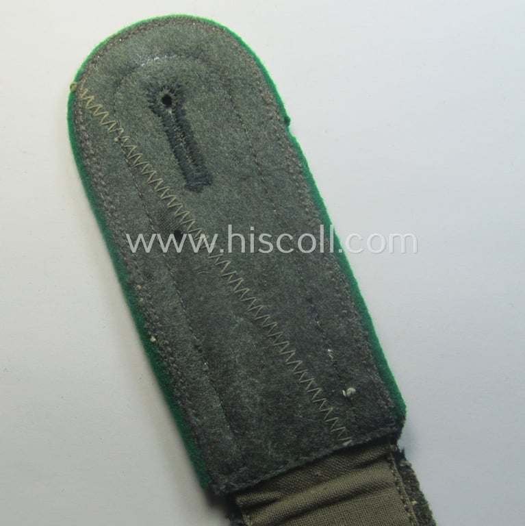 Single, WH (Heeres) NCO-type (ie. 'M40'-pattern) shoulderstrap: 'Unteroffizier eines Jäger- o. Gebirgsjäger-Rgts.'