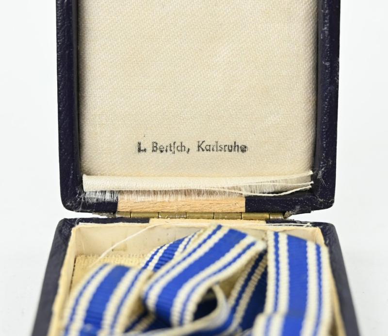 German Mother's Cross in Gold with case