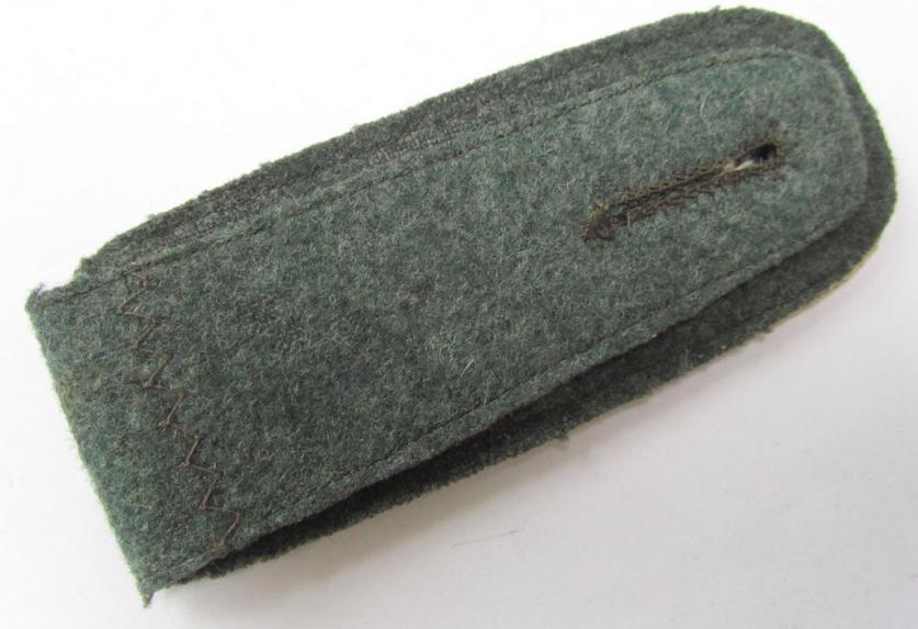 Superb - albeit single! - early- (ie. mid-) war-period- (ie. 'M40/M43'-pattern) neatly 'cyphered' WH (Heeres) EM-type shoulderstrap as was intended for a: 'Soldat der Infanterie-Truppen u. Mitglied des Wehrkreis-Kds. 13'