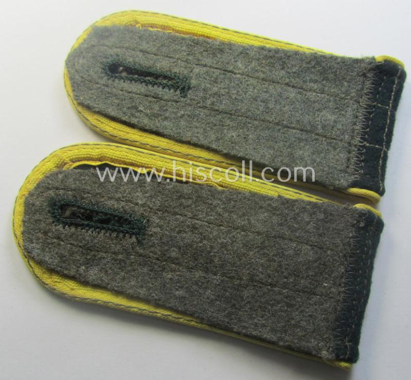 Pair of later-war-period, WH (Heeres) so-called: 'M44'-styled ie. 'simplified', EM-type shoulderstraps (as very unusually executed in darker-green wool!)  as intended for a: 'Soldat eines Nachr.-Rgts. o. Abts.'