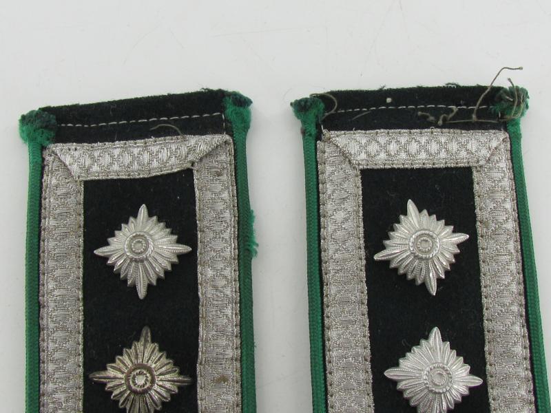 Wehrmacht (Heer) M36 Gebirgsjäger shoulder boards for ‘Oberfeldwebel’