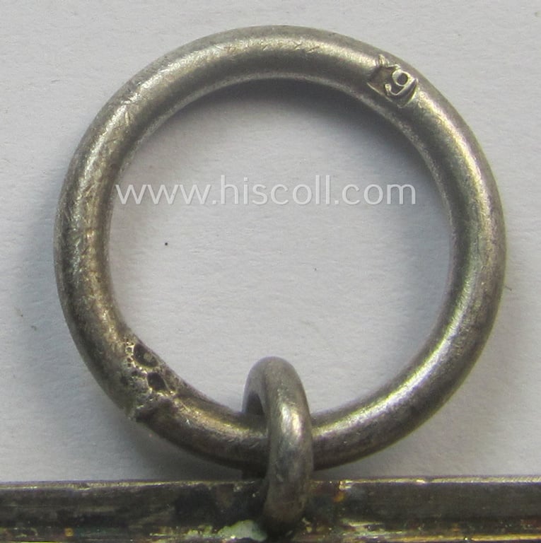 Attractive, 'Eisernes Kreuz II. Klasse' being a neatly maker- (ie. '6.'-) marked example that comes together with its period- and/or once-mounted ribbon (ie. 'Bandabschnitt') as was produced by the maker (ie. 'Hersteller'): 'Fritz Zimmermann'