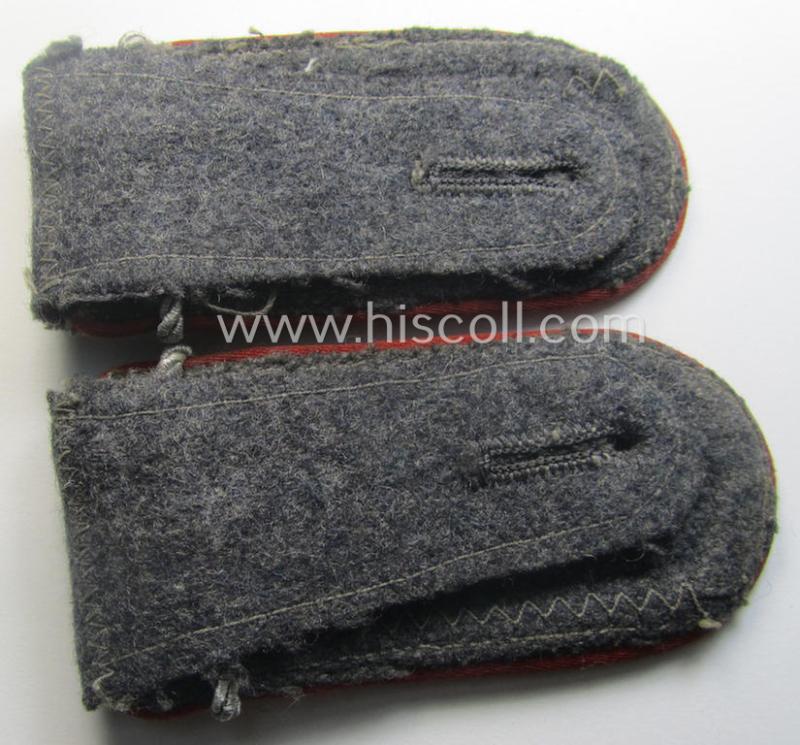 Pair of WH (Luftwaffe) NCO-type shoulderstraps as piped in the bright-red branchcolour as was intended for a: 'Feldwebel o. Wachtmeister u. Offiziers-Anwärter der Flak-Artillerie-Trpn.'