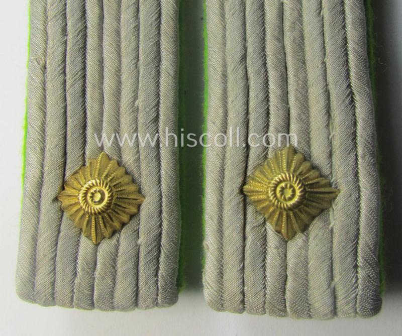 Pair of WH (Heeres) officers'-type shoulderboards: 'Oberleutnant eines Panzer-Grenadier-Rgts.'