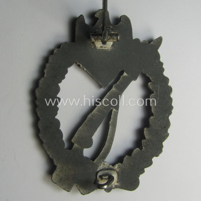 'Infanterie Sturmabzeichen in Silber' being an unmarked, 'variant'-pattern-example as executed in zinc-based, silverish-toned metal (ie. 'Feinzink') as was (presumably) produced by: 'Deschler & Sohn - München'
