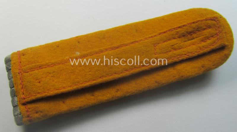 Single - but nevertheless rarely seen! - WH (Heerer) neatly 'cyphered', officers'-type shoulderboard as was intended for a: 'Leutnant des Kavallerie-Aufklärungs-Abts. 6'