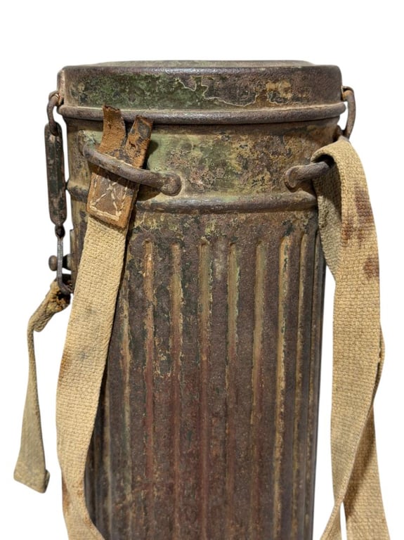 Camouflaged Gasmasker Canister