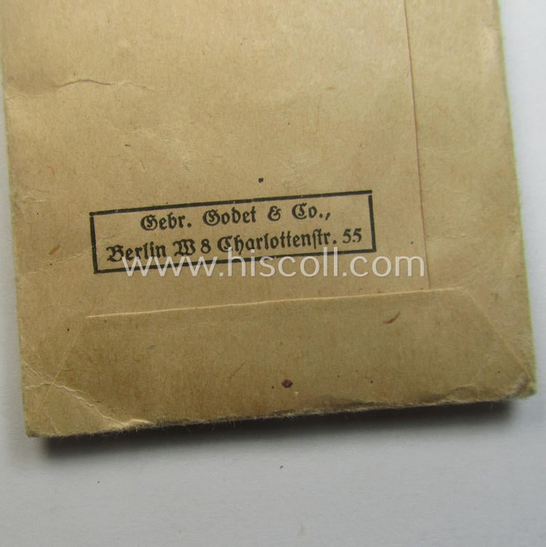 Complete medal-set: 'Medaille für Deutsche Volkspflege' being a non-maker-maker-marked specimen that comes still packed in its original pouch of issue by the 'Gebr. Godet'-company as issued and/or recently found