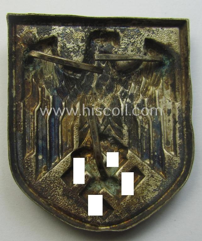 Clearly worn- and/or carefully helmet-removed, tropical-issued WH (Heeres): 'DAK' (ie. 'Deutsches Afrikakorps') 'Buntmetall'-based, so-called: 'pith-helmet'-shield being a non-maker-marked example that was once 'pith-helmet'-mounted