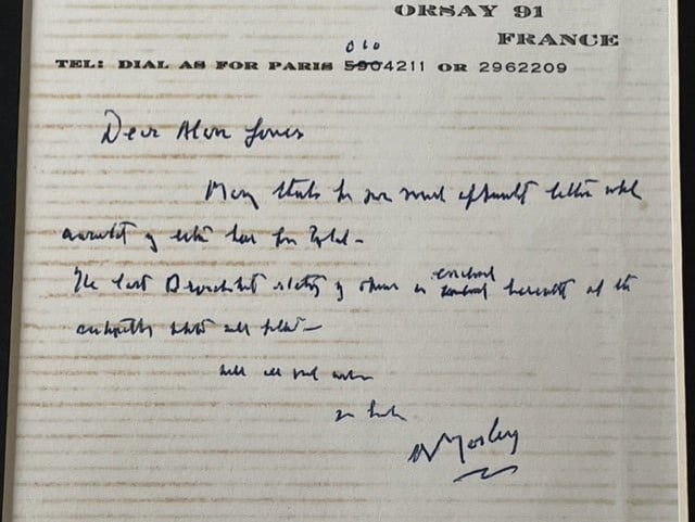 ORIGINAL BRITISH UNION OF FASCISTS (BUF) SIR OSWALD MOSLEY HAND WRITTEN AND HAND SIGNED NOTE DATED 1970.