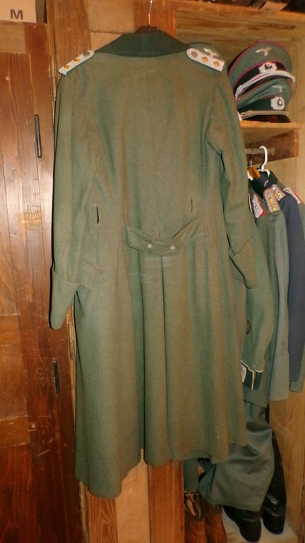 M36 Greatcoat to a Hauptmann Jäger