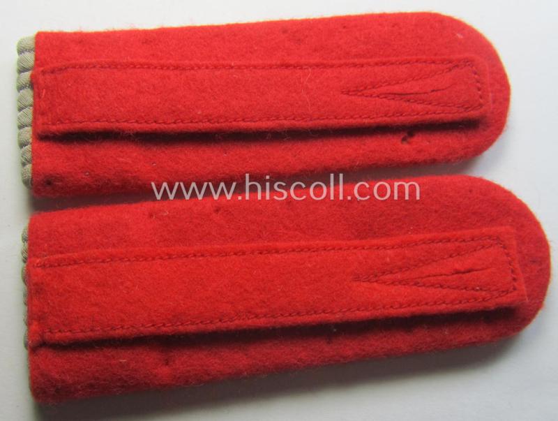 Pair of WH (Heeres) officers'-type shoulderboards: 'Leutnant eines (Sturm)Artillerie-Rgts. o. Abtgs.'