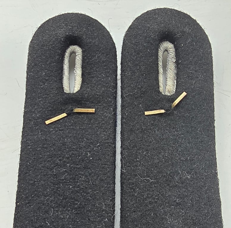 IWaffen-SS Haupsturmführer (captain) Medical shoulder boards