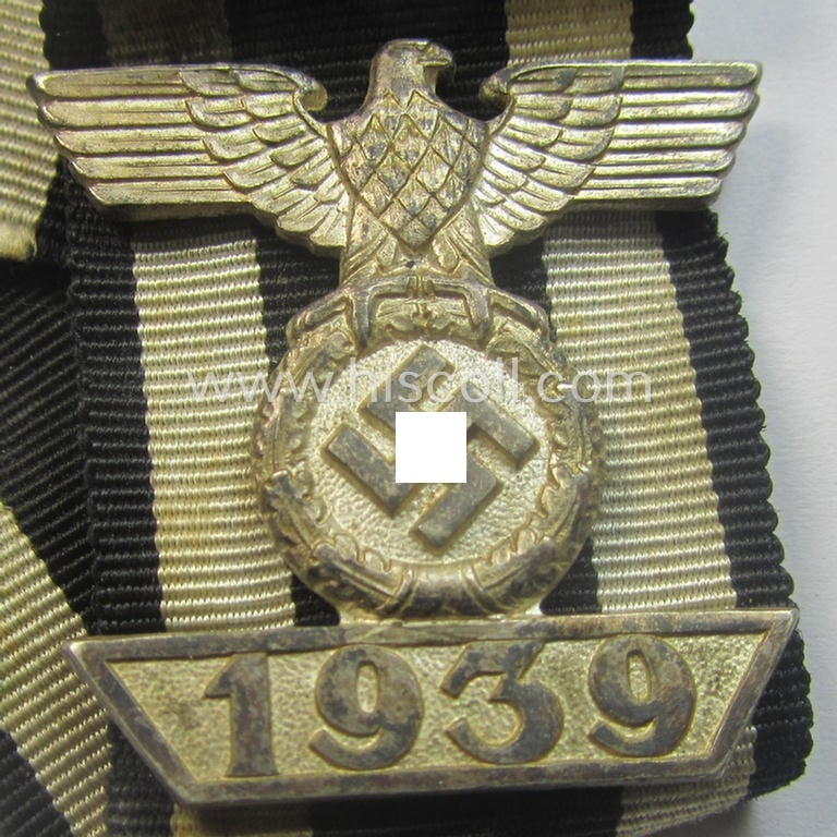 Moderately used- and/or worn example of a: 'Wiederholungsspange zum EK II. Kl.' as was (I deem) produced by the: 'Wilh. Deumer'-company