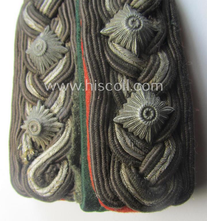 Truly used pair of WH (Luftwaffe) NCO-type shoulderboards as intended for a medium-ranked, administrative-official (ie. NCO) having the rank of: 'Oberfeldwebel' (ie.: 'Beambter des mittleren Dienstes')